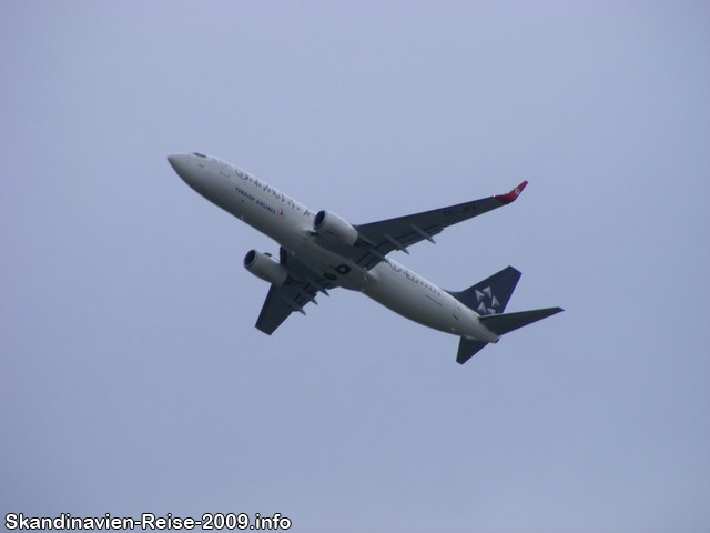 Boeing 737-800 von Turkish Airlines nach dem Start - TC-JFI