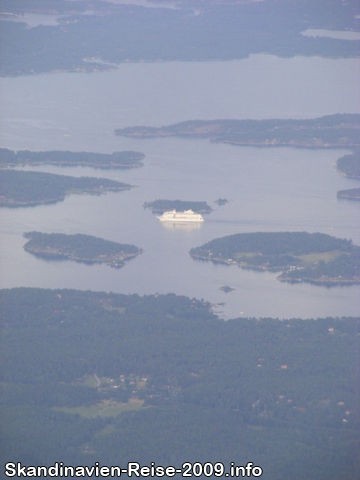 Kreuzfahrtschiff auf dem Weg in den Hafen