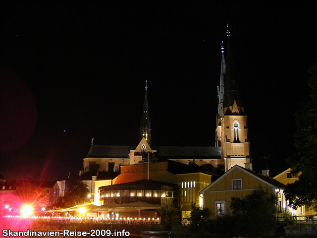 Dom St. Erik von Uppsala bei Nacht