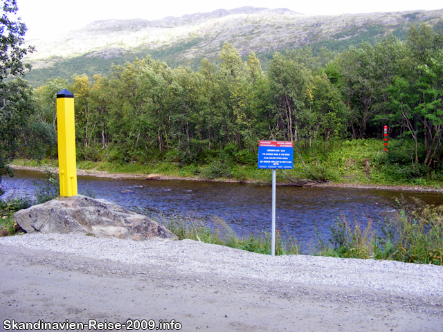 Norwegischer und Russischer Grenzpfosten