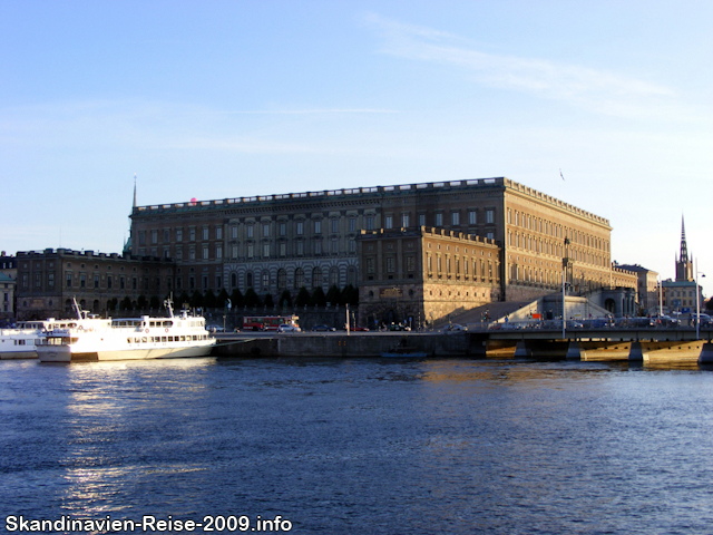 Königlicher Palast am Abend