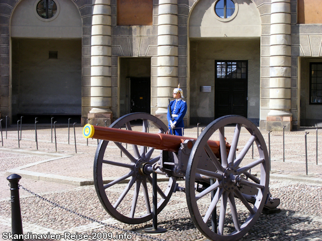 Kanone am Palast