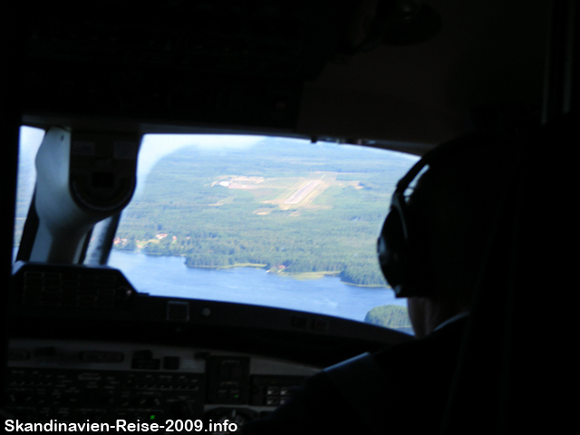 Blick auf die Landebahn des Mora-Siljan Flughafens