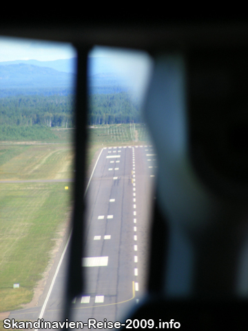 Blick auf die Landebahn vom FLughafen Mora-Siljan