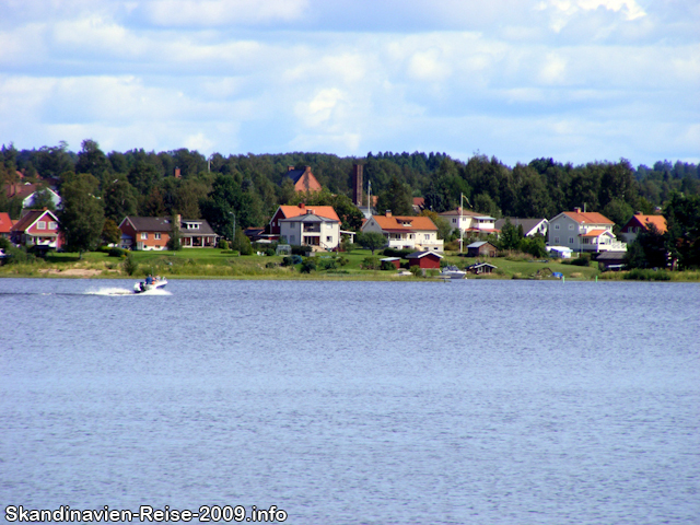 Motorboot auf dem Siljansee