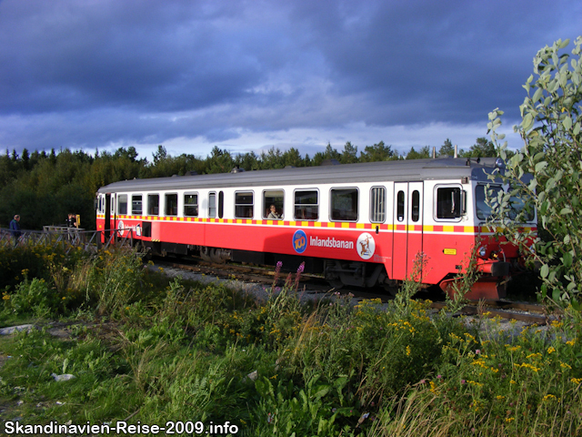 Inlandsbahn am Haltepunkt Åsarna