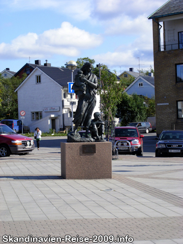 Statue in Kirkenes