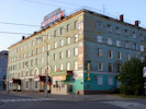 Gebäude gegenüber dem Hotel